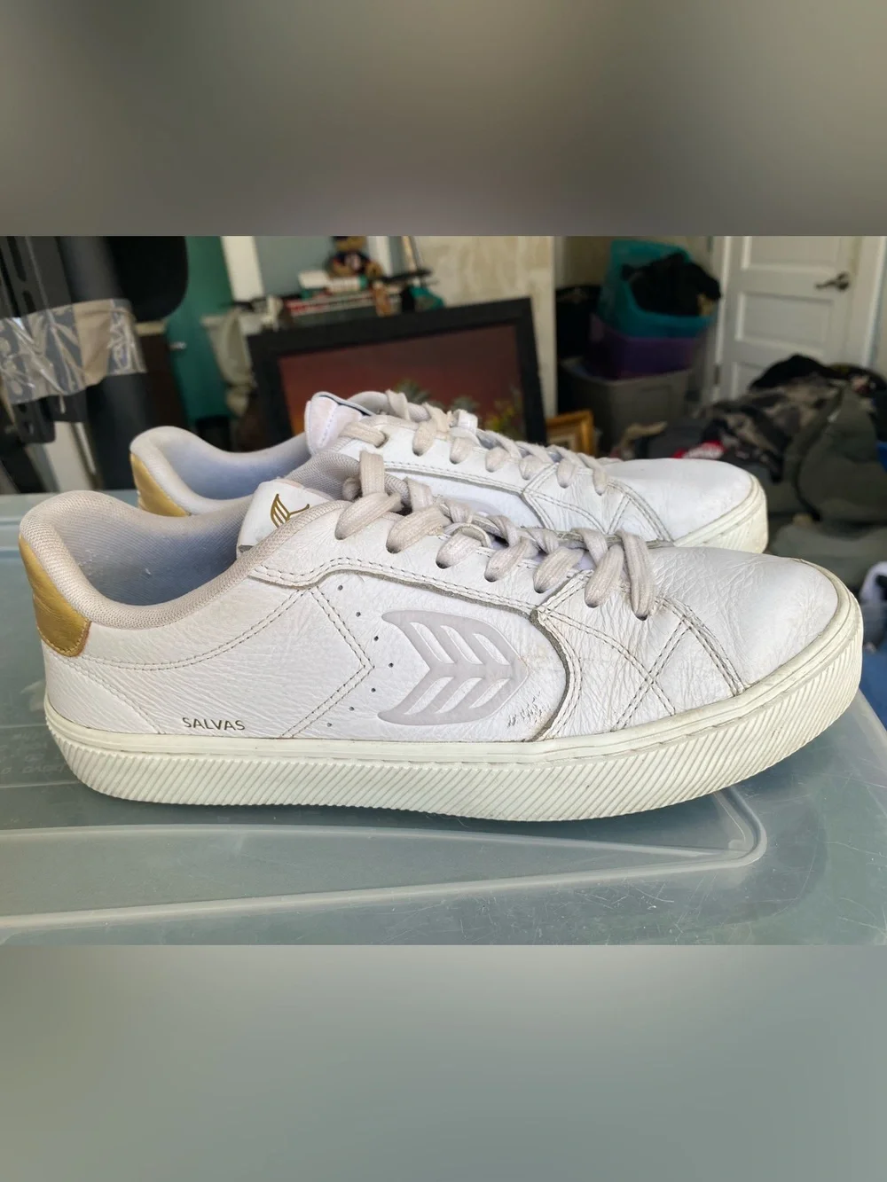 Cariuma Salvas Unisex Sneaker-White Leather Size Men 10